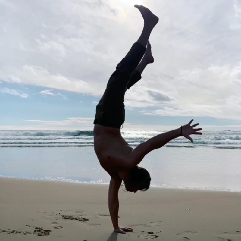 Інструктор йоги Олександр Левенець