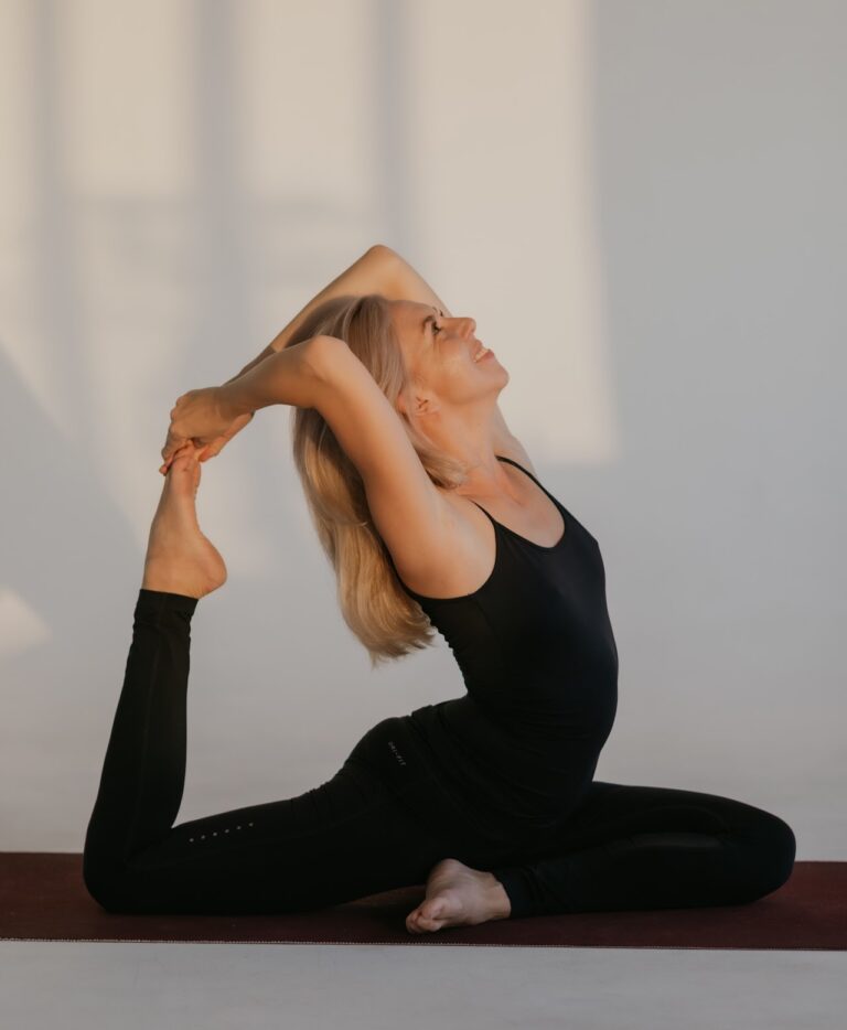 інструктор йоґи Олександра Коваленко