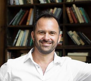 інструктор йоги Влад Очеретько