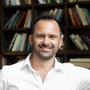 інструктор йоги Влад Очеретько